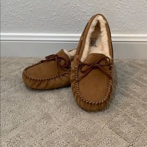 Ugg Slippers size 9 never worn!!!